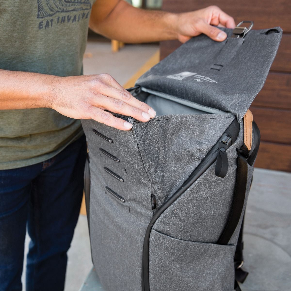 EVERYDAY BACKPACK 30L CHARCOAL